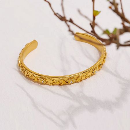 Studio shot of the 18k gold-plated stainless steel floral bracelet.