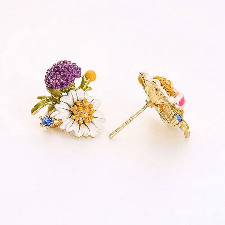 Collection of gold floral earrings with daisies and gemstones.