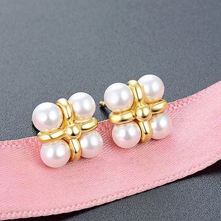 Front view of the gold-plated pearl flower stud earrings.