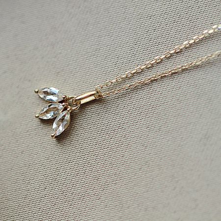 A beautiful flower-shaped pendant necklace with clear gemstones, completing the versatile set of 5.