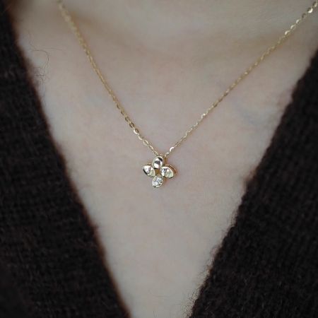 Model wearing the lucky four-leaf flower pendant necklace, demonstrating its elegant look for everyday wear.