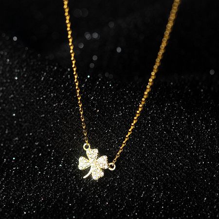 The luxurious gold version of the four-leaf clover zircon necklace.