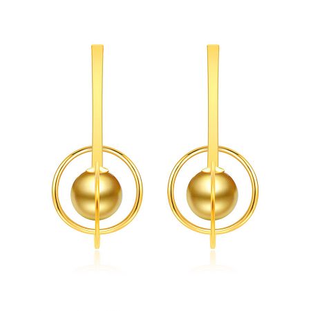 Gold Tropfen von Perlen Ohrringe - Frontalansicht der Gold Tropfen von Perlen Ohrringen, die eine 12mm Glasperle zeigt, die in einem modernen, vergoldeten geometrischen Rahmen schwebt.