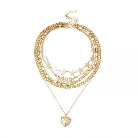 Collana con ciondolo a cuore apribile punk chunky multi-strato - Una collana punk chunky multi-strato alla moda con cinque catene placcate in oro di stili diversi, con un prominente ciondolo a forma di cuore apribile.