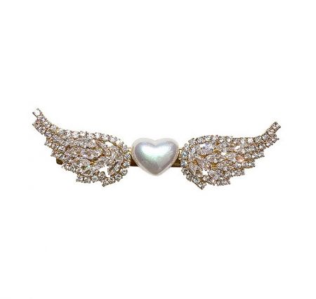 Angel's Wing Pearl Hair Pin - Close-up of the Angel's Wing Pearl Hair Pin, showcasing the central heart-shaped pearl and gold-plated wings adorned with clear gemstones.