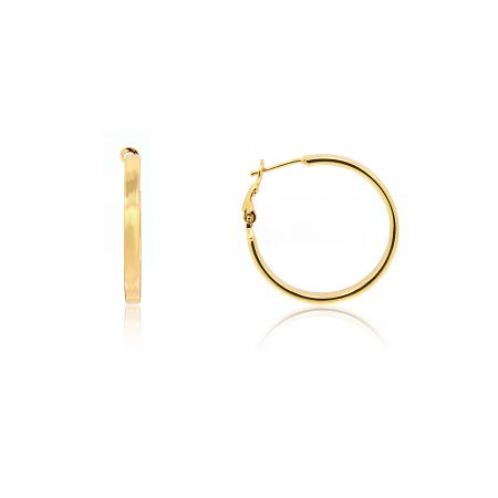 Orecchino a cerchio in oro con bordo piatto - Un paio di orecchini a cerchio classici in oro con bordo piatto e superficie lucida, mostrati su uno sfondo bianco.