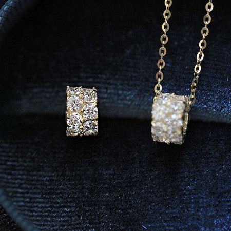 The complete 925 silver geometric necklace set arranged elegantly.