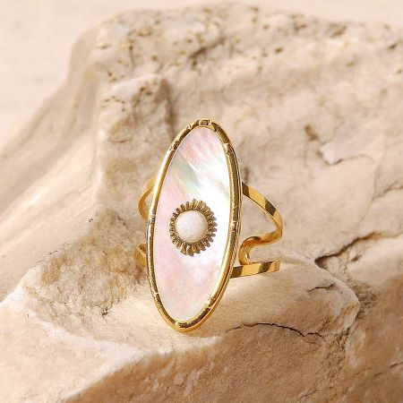 Gold ring with a circular mother-of-pearl inlay from the five-piece set.