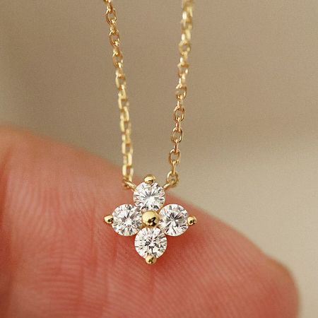Close-up of the zircon four-leaf flower pendant on a 925 silver necklace.