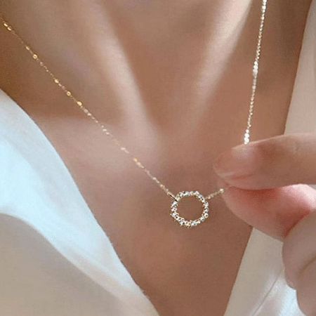 Another perspective of the elegant zircon circle wreath pendant, perfect for wholesale collections.