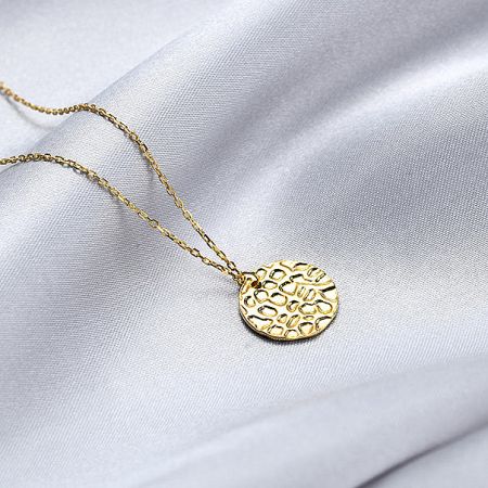Full view of the 45cm gold-plated sterling silver necklace with its geometric pendant.