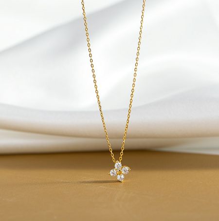 925 Sterling Silver Leaf Clover Necklace - A stunning 925 Sterling Silver Leaf Clover Necklace in a gold finish, featuring a four-leaf clover pendant set with brilliant white cubic zirconia stones.