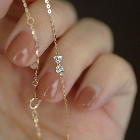 Detailed view of the S925 gold elegant bowknot cable chain bracelet, showcasing the intricate bowknot charm.