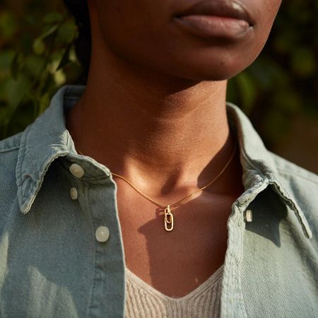 Model wearing the gold 925 sterling silver interlocking necklace.