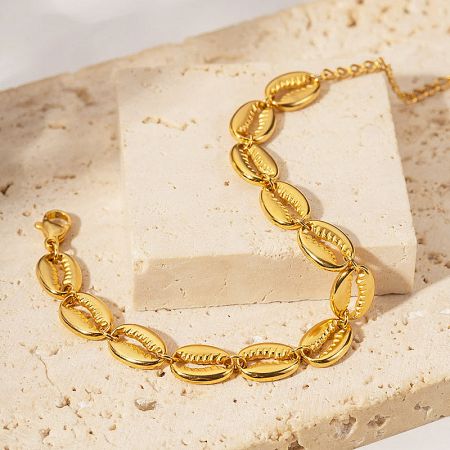 Another view of the gold oval link bracelet.