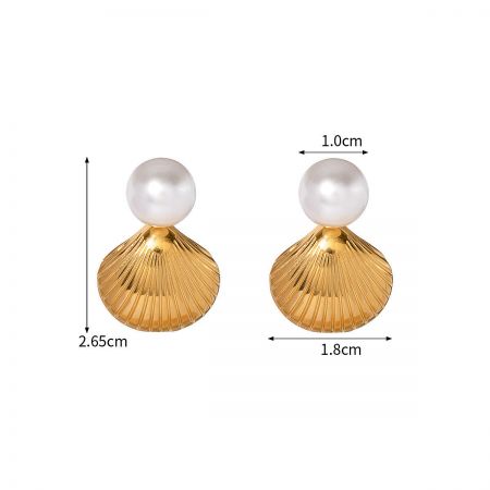 Gold pearl earring with size measurements.