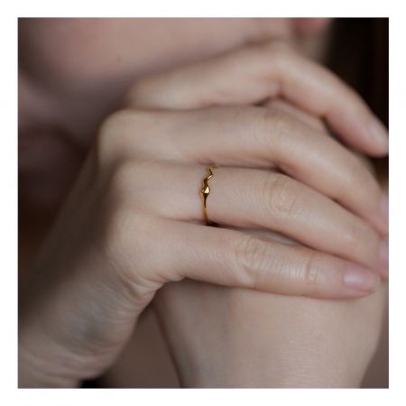Wavy Band Ring 925 Sterling Silver 18K Gold Plated Teardrop Minimalist Gold Ring for Women Set of 5 - Close-up of a minimalist 18K gold plated wavy band ring with a teardrop detail, worn on a woman's finger to showcase its elegant design.