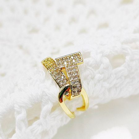 Stylish gold-plated ring featuring a modern 'H' design studded with brilliant zircons.
