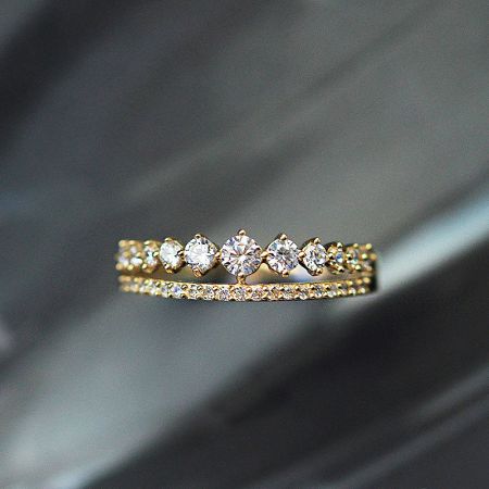 A close-up studio shot of the 925 silver pavé crystal ring, highlighting the brilliant stones.