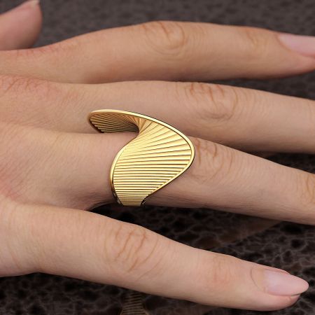 A modern gold-plated ring featuring a pattern of clean horizontal lines.