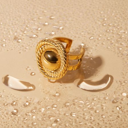 Elegant gold ring from the collection, adorned with a classic large white pearl.