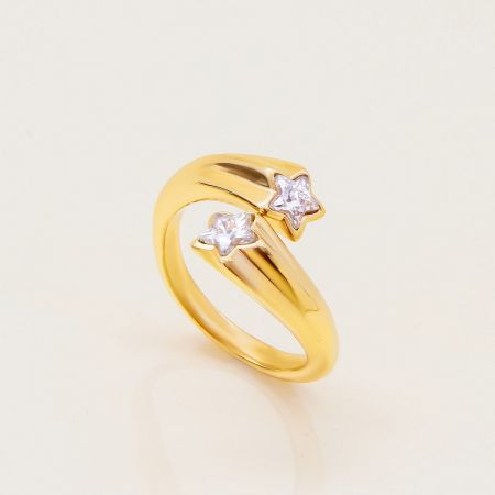 Another perspective of the elegant star-themed fashion ring set.