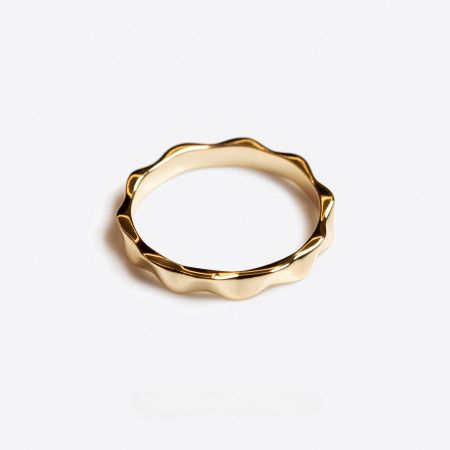 Wavy Band Ring 925 Sterling Silver 18K Gold Plated Minimalist Stackable Ring Set of 5 - A close-up of the Wavy Band Ring in 925 sterling silver with 18K gold plating, showcasing its distinctive wavy edge design on a white background.
