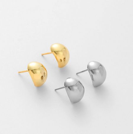 925 Sterling Silver Moon Shape Stud Earring - A pair of 925 sterling silver moon-shaped stud earrings shown in both elegant gold and classic silver finishes.