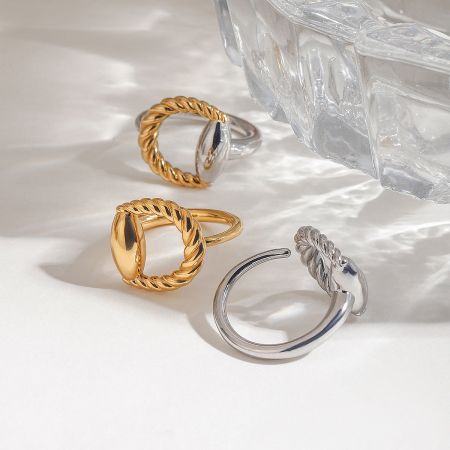 Close-up of the two-tone gold and silver twisted rope design on the stainless steel rings.