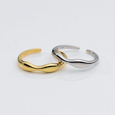 925 Sterling Silver Slim Wavy Mobius Strip Stackable Open Ring Set - A set of 925 sterling silver slim wavy Mobius strip stackable open rings, shown in both gold and silver finishes.