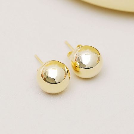 A pair of elegant 12mm gold spherical stud earrings on a white background.