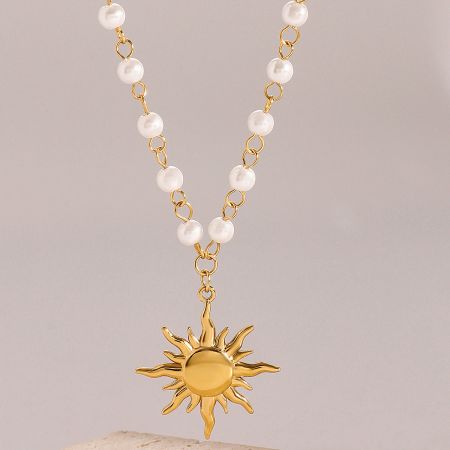 Measurement view of the sun pendant pearl necklace, showing its 40+5cm adjustable chain.