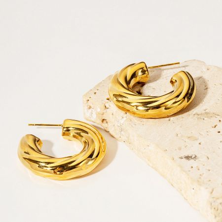 Front view of the stainless steel retro gold-plated twisted C-shape stud earrings.