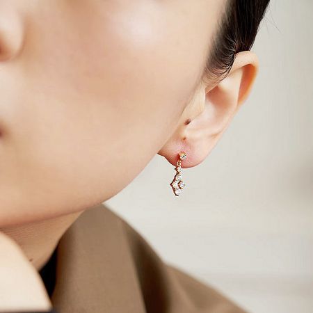 Minimalist 18k gold plated wavy earring, part of the 5-pair sterling silver set.