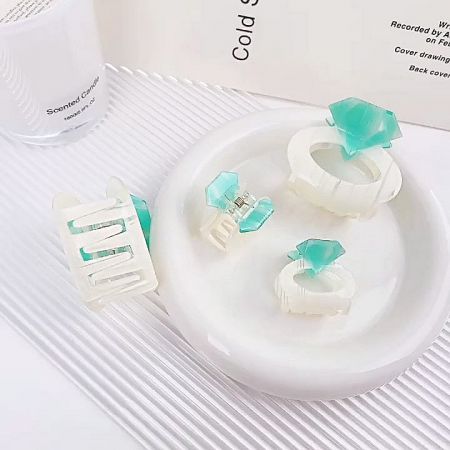 Multiple acrylic hair clips with turquoise gemstones arranged neatly for display.