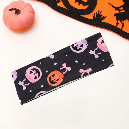 Close-up of a Halloween headband with a cute pumpkin pattern.