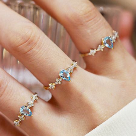 A model wearing the aquamarine pear-shaped ring to showcase its elegant fit and style.