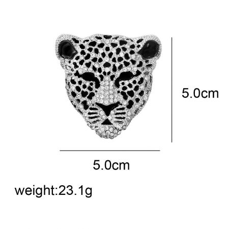 Leopard head brooch with dimensions shown as 5.0cm by 5.0cm and a weight of 23.1g.