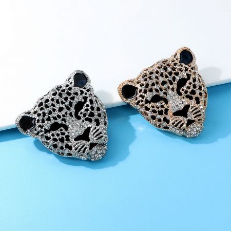 Rhinestone Hollow Leopard Head Brooch – Black Accent Animal Pin - Gold and silver versions of the rhinestone hollow leopard head brooch, showcasing the intricate design with black enamel accents.