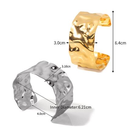Diagram showing the precise dimensions of the gold and silver cuff bracelets.