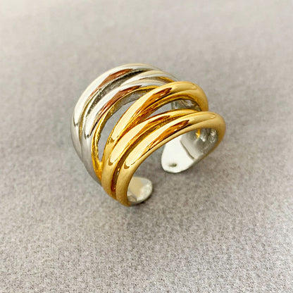 A two-tone ring from the set, combining elegant gold and silver elements.