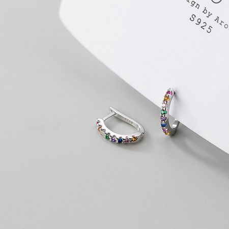 Close-up detail of the S925 sterling silver stamp and multicolored gemstones.