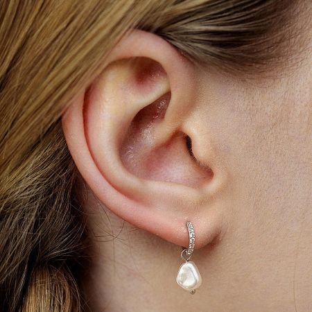 Model wearing the baroque pearl and zirconia drop earring to showcase its elegant drape and style.