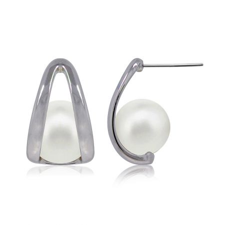 Brincos Hug Pearl Stud - Um par de brincos Hug Pearl Stud modernos com um suporte minimalista de latão banhado a ródio e uma grande pérola branca.