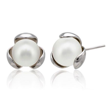 Angled view of the Flower Loop Pearl Earring, showcasing the intricate silver setting and post closure.