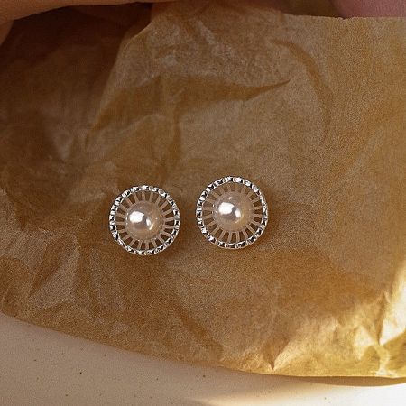 Top-down view of the elegant pearl earrings, emphasizing the brilliant crystal halos.
