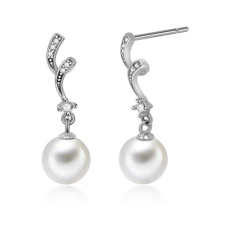 Close-up of the Silver Shell Pearl Earring, highlighting the brilliant shell pearl and sparkling accents.