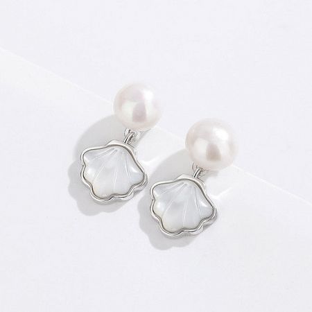 Close-up view of the 925 silver fan-shaped shell and freshwater pearl drop earrings.