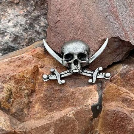 Pirate-style skull and crossbones pin with a detailed design.