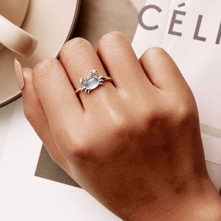 A model wearing a similar adjustable ring to demonstrate the fit and style on the hand.